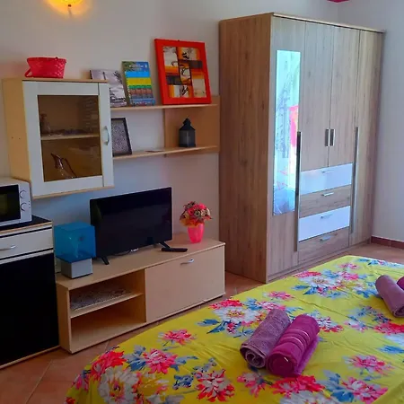 In By Interhome * Rab Town