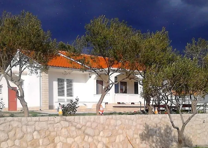 Apartament In By Interhome Rab Town